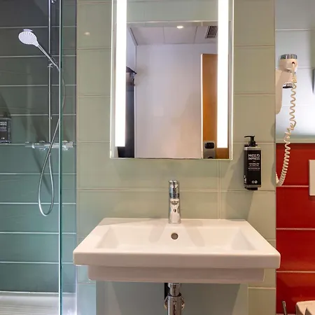 Отель Ibis Styles Gare Saint Lazare 3*