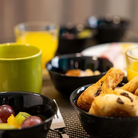 Ibis Styles Gare Saint Lazare Отель Париж